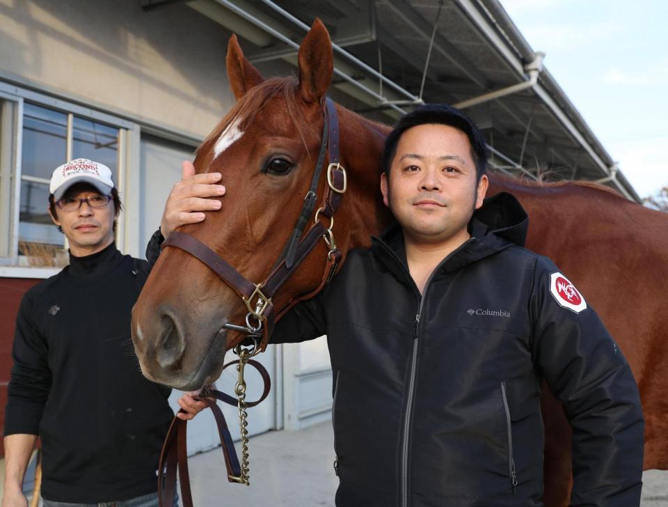 阪神ＪＦでＧ１初挑戦する青木調教師（右）とウインゼノビア