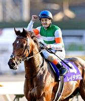 　天皇賞・秋を制したレイデオロとルメール＝１０月２８日
