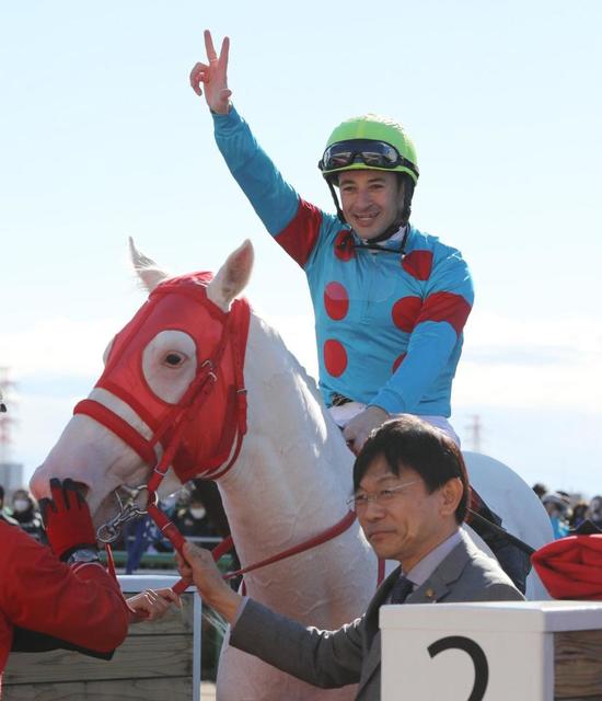 関西記者クラブ賞はルメール騎手に ｊｒａ年間最多勝記録を樹立 競馬 レース デイリースポーツ Online