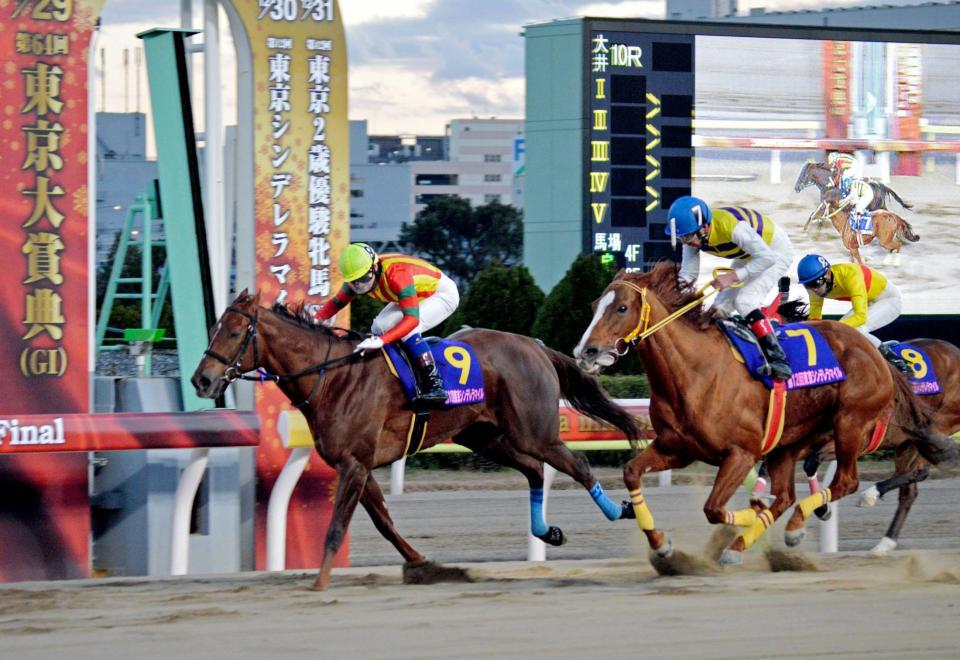 ７ニシノラピートの猛追を振り切って重賞２勝目の９ラーゴブルー（左）