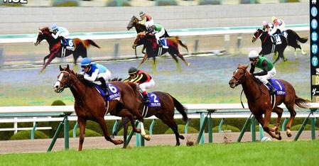 　最優秀２歳牡馬に輝いたアドマイヤマーズ（左）