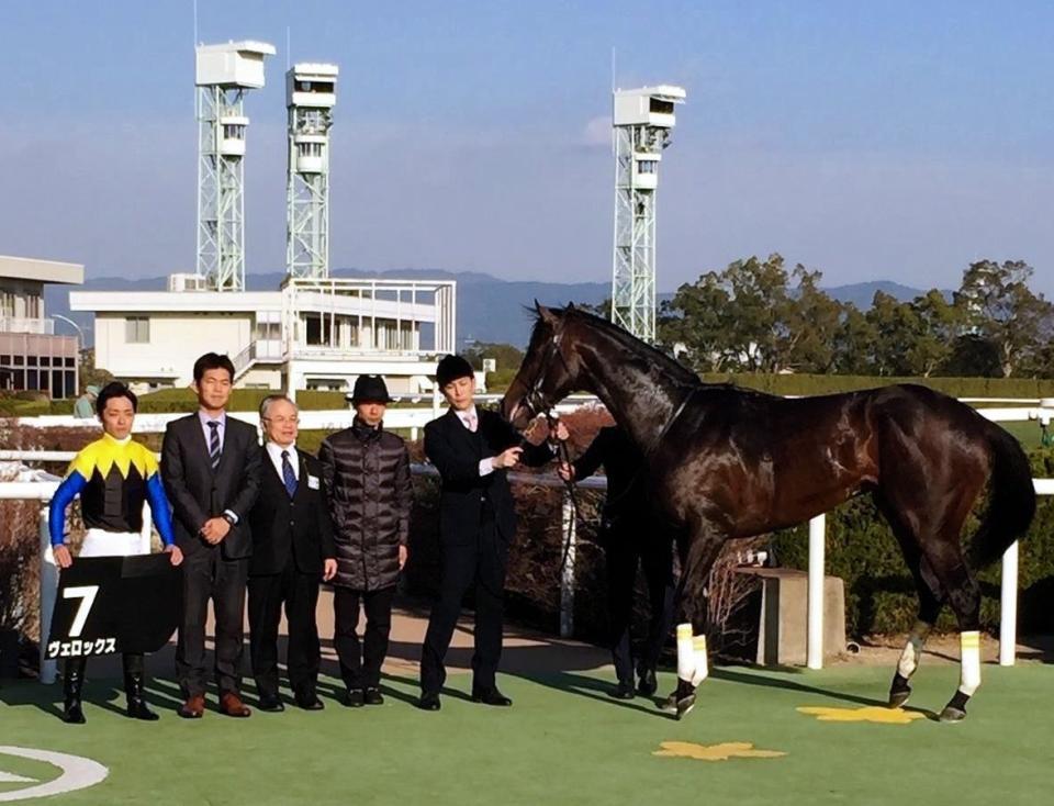 　若駒Ｓを制したヴェロックスと関係者