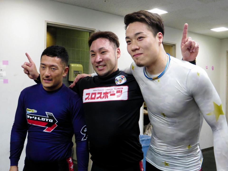 　決勝で好連係を決めた神奈川ラインの（左から）松井宏佑、郡司浩平、志佐明