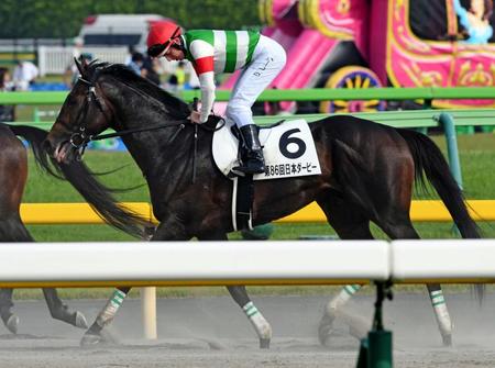 日本ダービー１番人気も４着に終わったサートゥルナーリアとＤ・レーン騎手＝東京競馬場（撮影・三好信也）