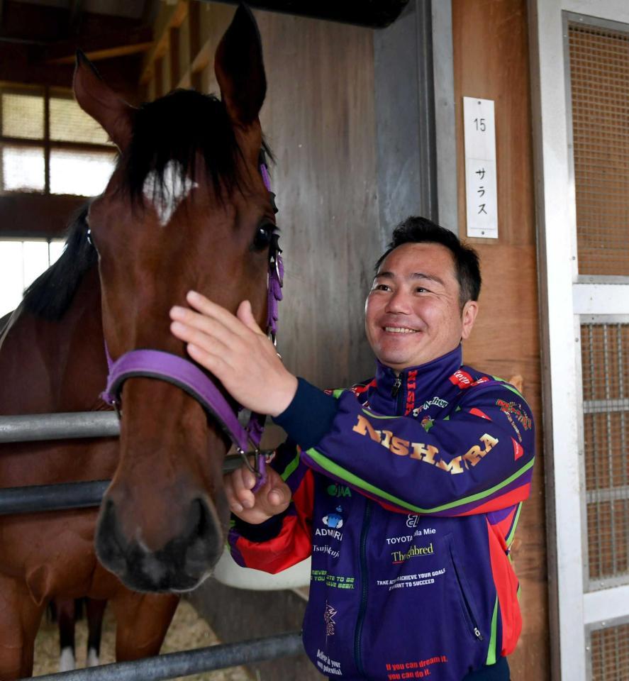 　サラスをねぎらう西村師