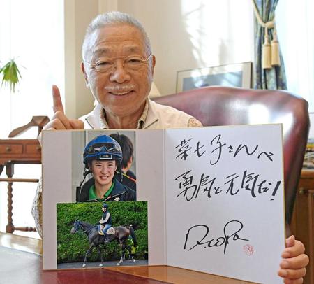 　菜七子とともに重賞Ｖの夢を追う小林祥晃オーナー（撮影・三好信也）