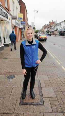 　勝つのはエネイブルと語る、英国美女アスカイさん