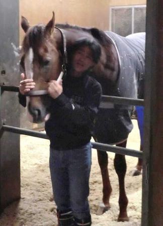 　ジャパンカップを制覇したスワーヴリチャードは自厩舎で元気な姿を見せる