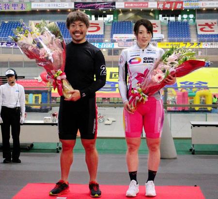 　１１年平塚記念以来３回目のＧ３制覇を成し遂げた松坂洋平（左）とガールズで優勝した児玉碧衣