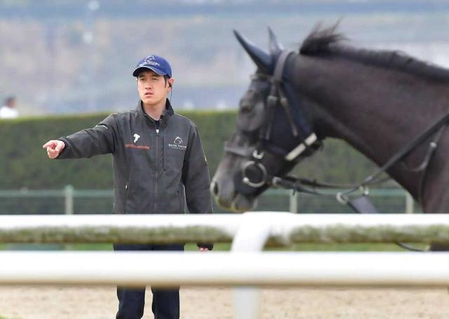 【大阪杯】クロノジェネシス好気配　僚馬に大差先着、２０００ｍ「持ち味を出せそう」