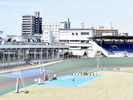 日本競輪選手会広島支部の選手たちがホームバンクとして練習する広島競輪場