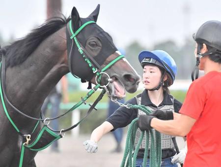 　自厩舎のジュラメントで重賞に挑戦する藤田菜七子（撮影・園田高夫）