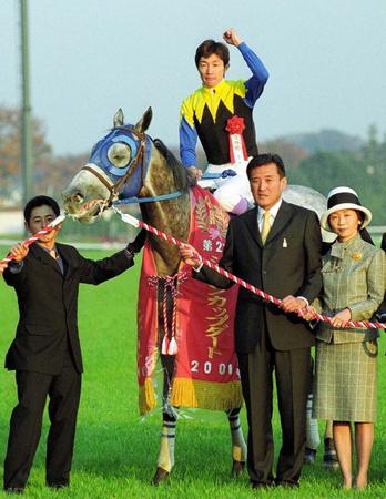 チャンピオンズＣを制した武豊とクロフネ＝２００１年１１月２４日、東京競馬場