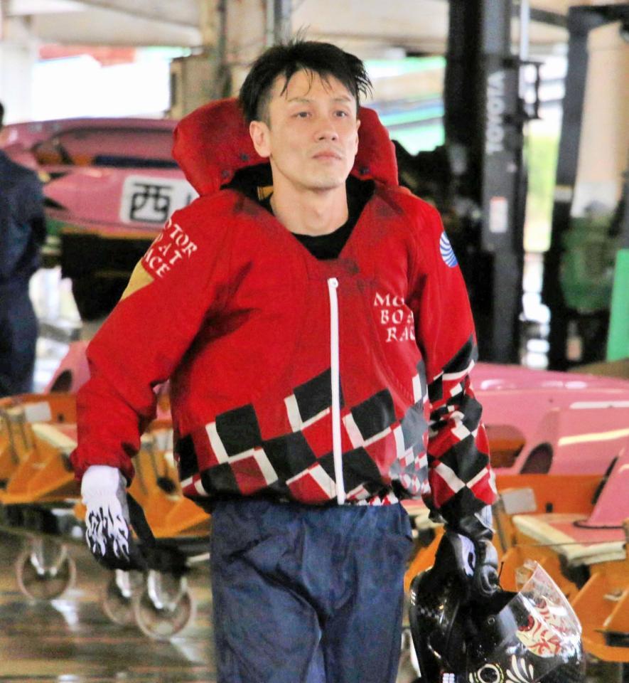 力強い舟足でレースを盛り上げた中野次郎