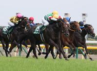 　外から突き抜けるザダル（中央）