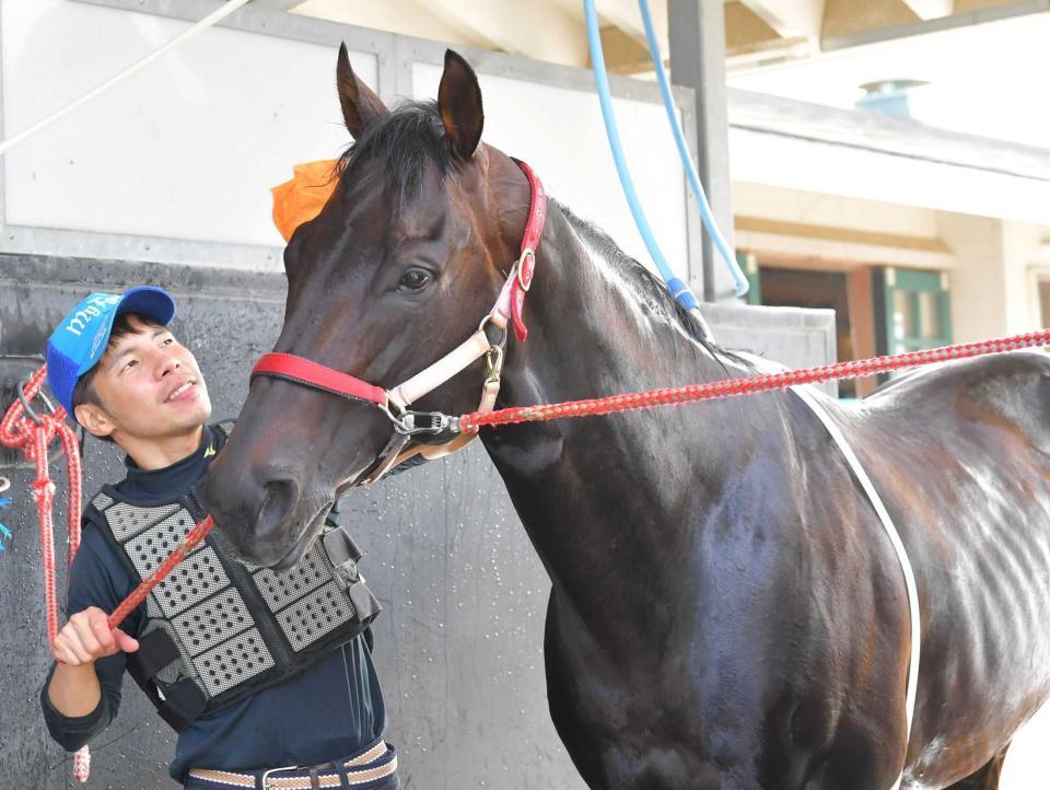 　大一番に期待を膨らませるユニコーンライオンと福岡助手（撮影・石湯恒介）