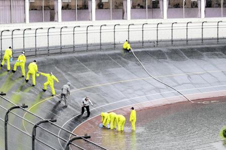 　豪雨の影響でバンクの一部が冠水した福井競輪