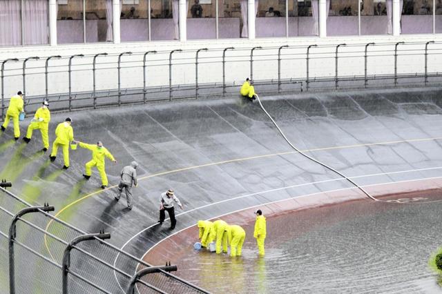 【競輪】福井Ｇ３は豪雨の影響でバンクの一部が冠水　７、８Ｒが中止に