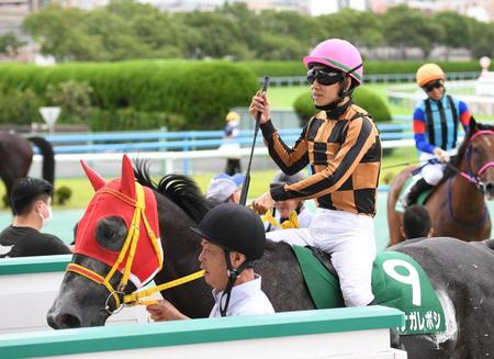 　小倉記念を制したモズナガレボシと松山弘平騎手