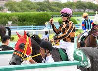 　小倉記念を制したモズナガレボシと松山弘平騎手