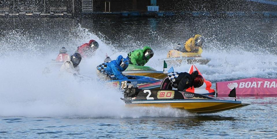 　12Ｒ１周２Ｍを先頭で旋回する田口節子