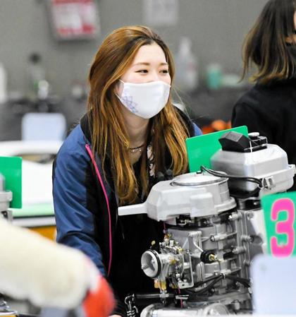 仕上がりに太鼓判を押す西橋奈未