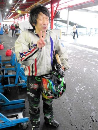 　通算２０００勝を地元で達成した平石和男