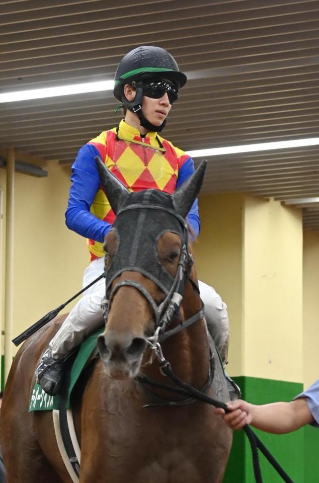 　平安Ｓを制したテーオーケインズと松山