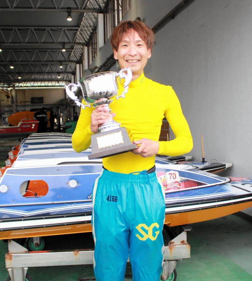 　２０年１２月以来となる地元９回目の優勝を飾った吉田拡郎