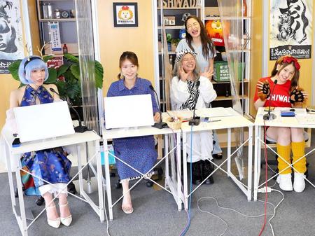 岸和田競輪からＹｏｕＴｕｂｅライブで配信中のケイリン女子部（左から）みほっしー、あにゃん、二宮歩美、滝澤いしす、市口美沙紀
