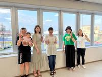 　（左から）中山麗敏、山口奈津子、田中麻衣美、田畑茉利名、飯塚朋子のガールズケイリン１期生