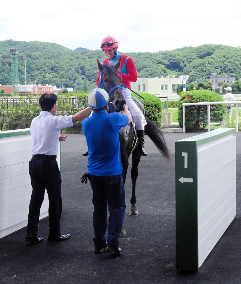 ２３日の福島芝２０００ｍを制したレストア