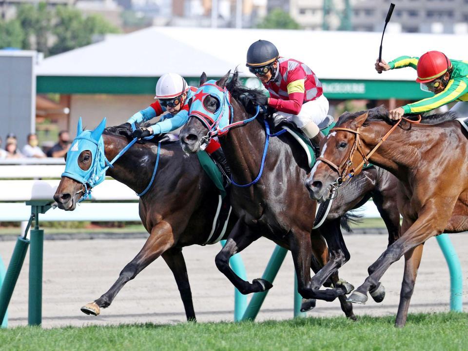 　最内から抜け出すテルツェット（左）