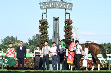 　エルムＳを制したフルデプスリーダーと丹内（左）＝撮影・三好信也