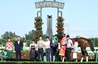 　エルムＳを制したフルデプスリーダーと丹内（左）＝撮影・三好信也