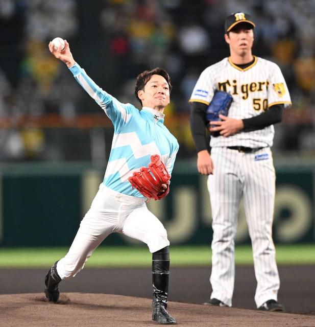 松山弘平 甲子園で始球式 「緊張して」ワンバン デアリングタクトの 