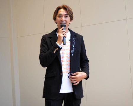 　弥彦競輪場でトークショーを行った森且行