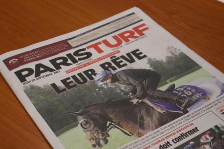 　タイトルホルダーを１面で取り上げた地元紙