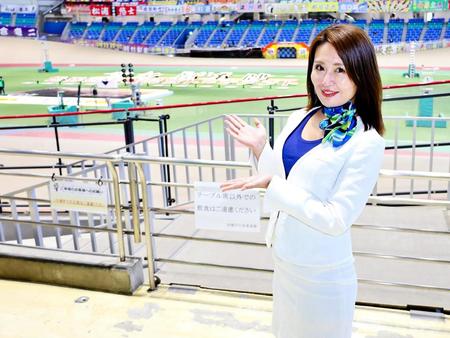 　前橋競輪でアテンドガールを務める香澄明希さん