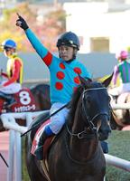 　ダイアトニックを勝利へ導いた岩田康（撮影・石湯恒介）