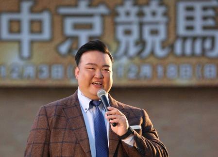 　トークショーでレースへの思いを語る二所ノ関親方