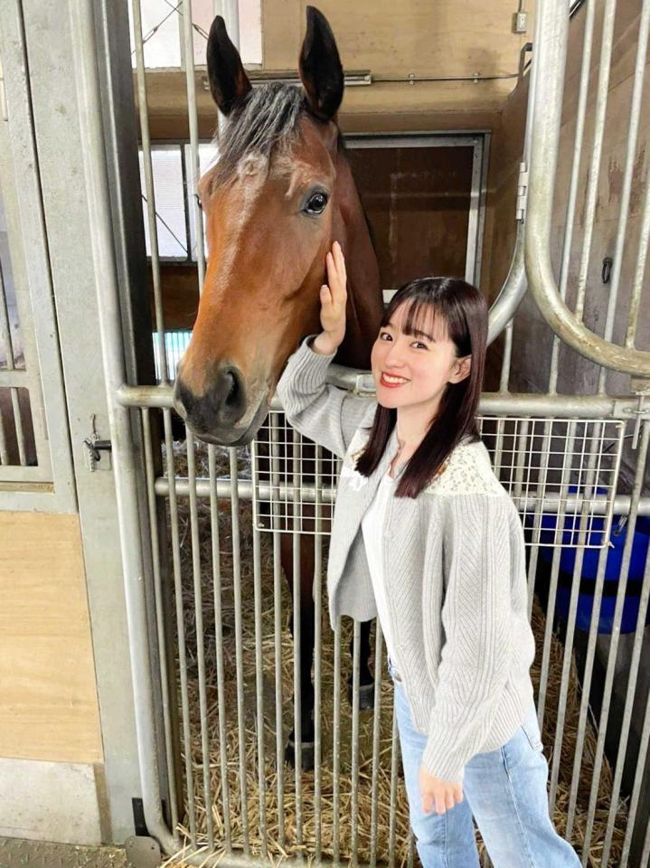 　無傷戴冠を狙うモリアーナと名付け親の武藤彩未（武藤師提供）