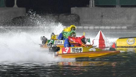 １１Ｒ１周２Ｍ＝ボートレース大村（撮影・北村雅宏）