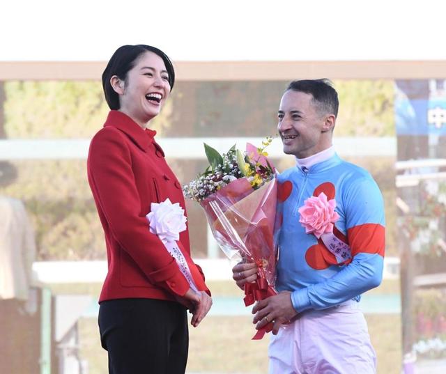 【有馬記念】長澤まさみの“本命”ジェラルディーナは３着　「馬券は単勝で勝負」