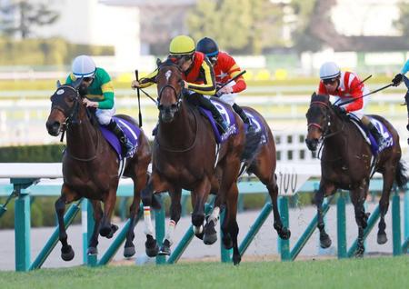 阪神ＪＦを完勝したリバティアイランド（左から２頭目）が牝馬１位に
