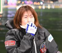 　１２Ｒを制して涙する田口節子（撮影・石井剣太郎）