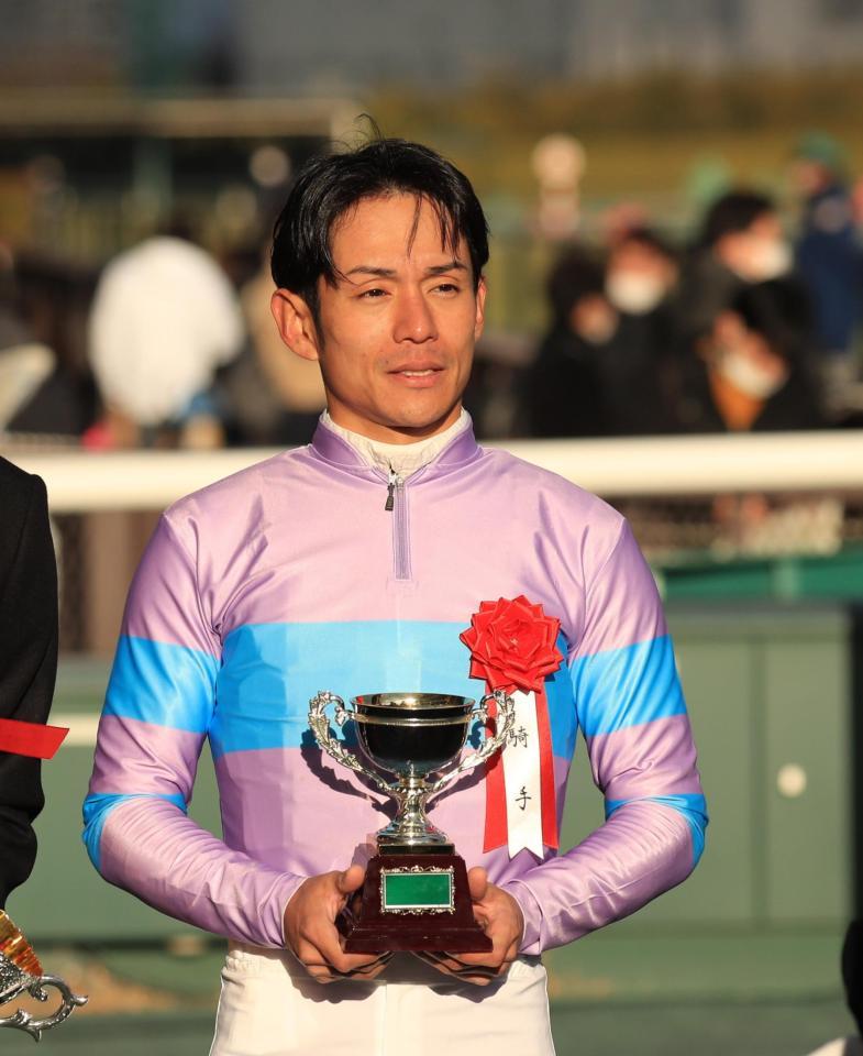 中央競馬重賞優勝カップ