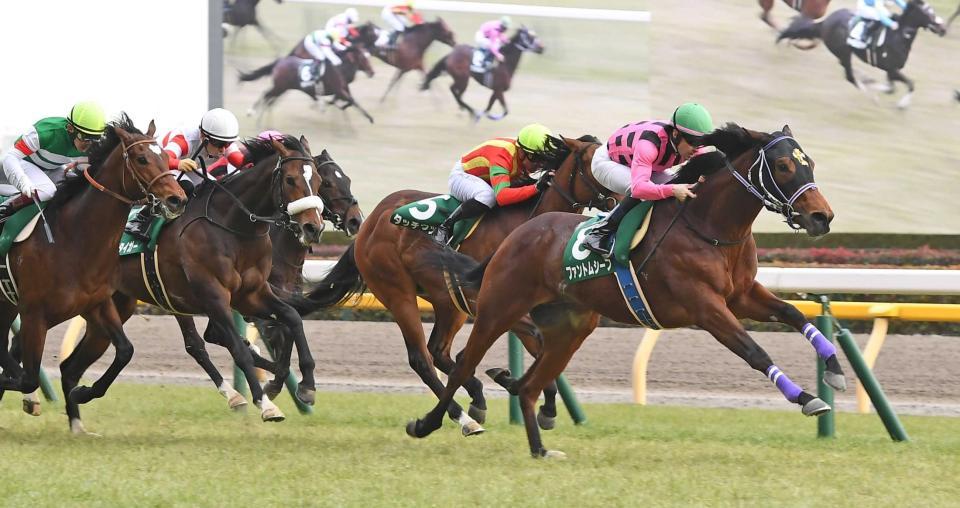 　直線力強く抜け出すファントムシーフ（右）＝撮影・三好信也