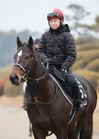 　調教に騎乗する河原田菜々騎手（撮影・石湯恒介）