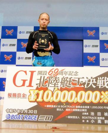 　地元周年初優勝を飾った中島孝平